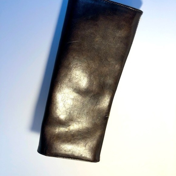 Brown & bronze clutch with gold wrist strap - Picture 5 of 8